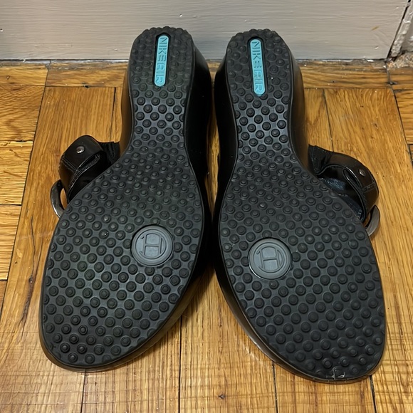 Cole Hahn Nike Air Thong Sandals - Picture 4 of 7
